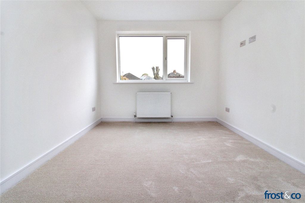 Property photo 3 of 24 Picture No. 02