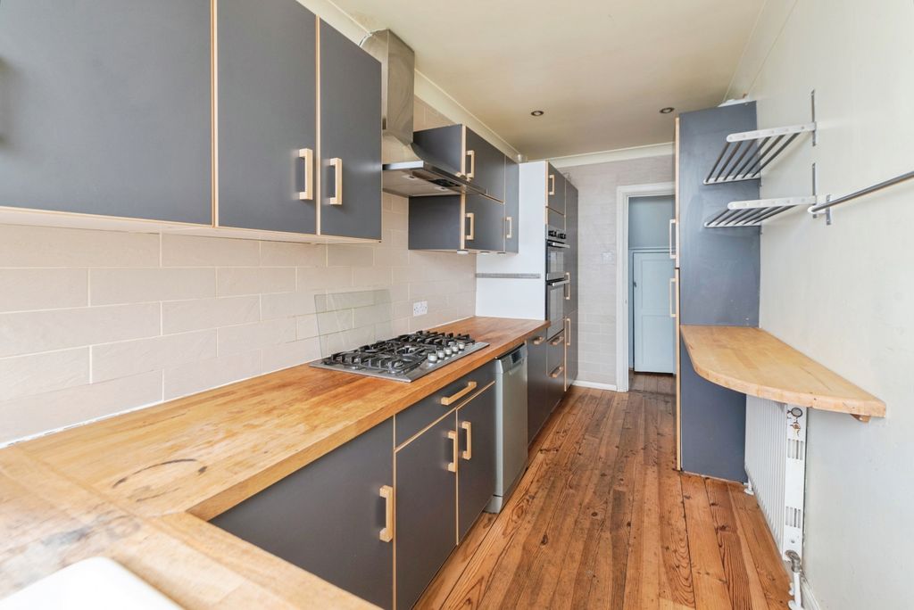 Property photo 3 of 18 Photo