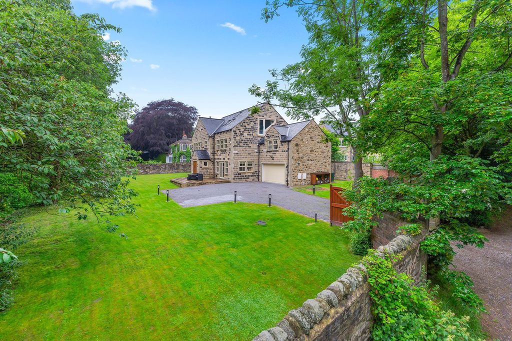 Property photo 2 of 42