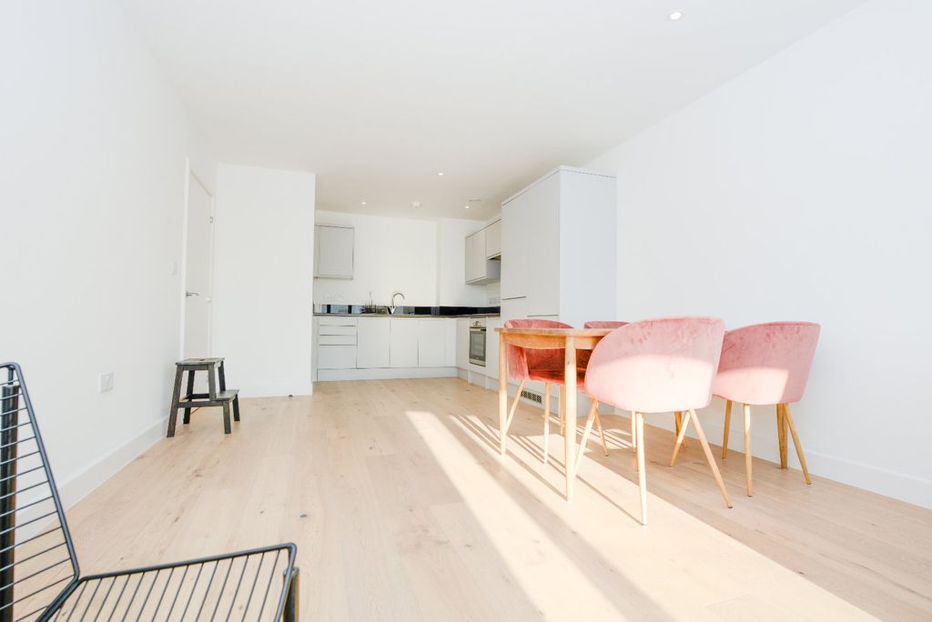 Additional image 9 of 1 bed flat for saleRoyal Crescent Apartments, Royal Crescent Road, Ocean Village SO14