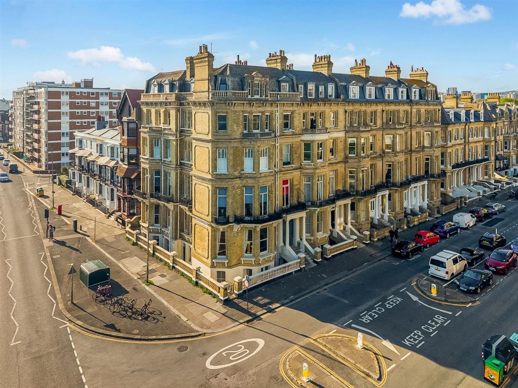 Property photo 1 of 20 69 Kings Gardens-1.Jpg