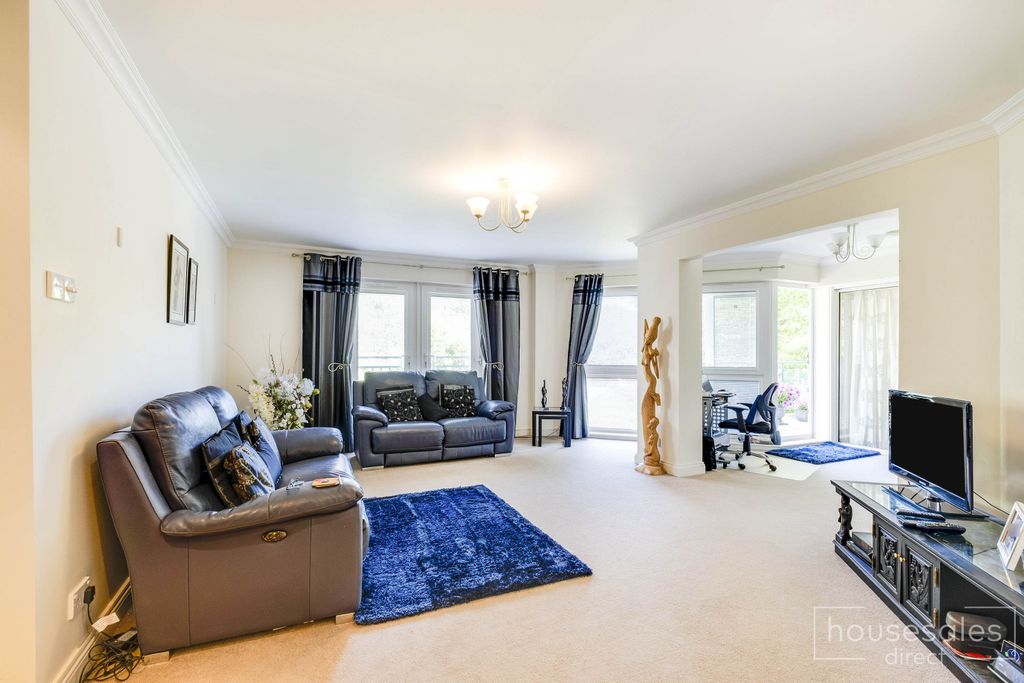 Property photo 3 of 12
