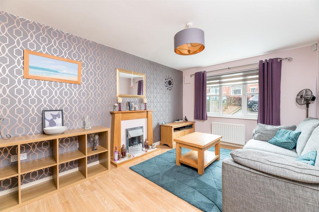 Property photo 2 of 19 Sitting Room