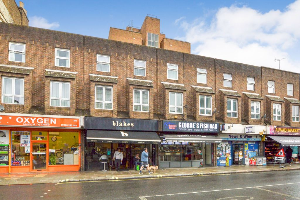 Property photo 2 of 3 Flat C, 197 Kilburn Park Road, London Nw6 5LG