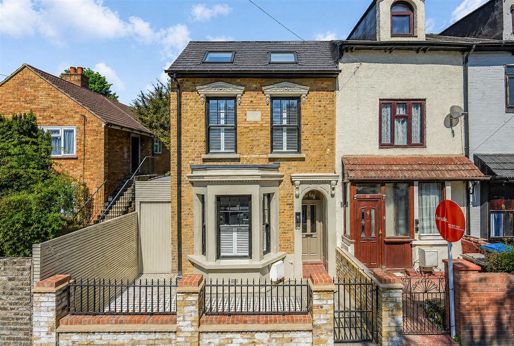 Property photo 2 of 42