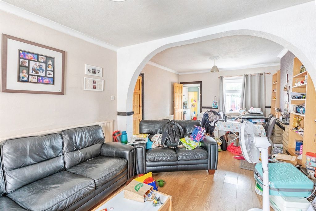 Property photo 3 of 17