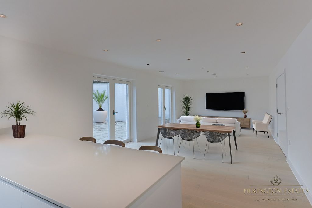 Property photo 2 of 11 4616922