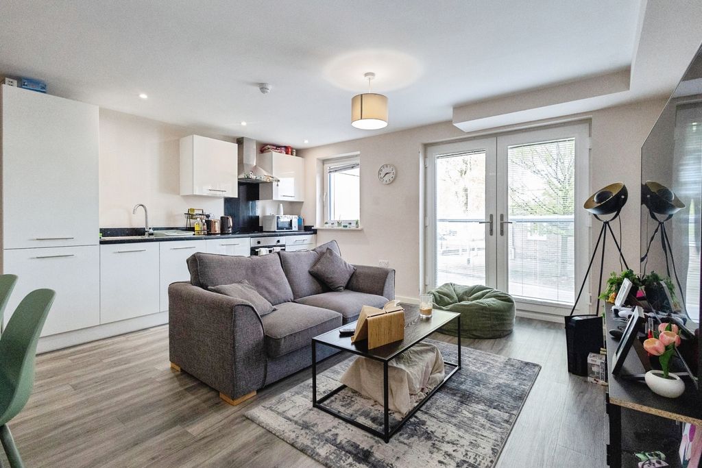 Property photo 2 of 10 Pbox-Img.Jpg