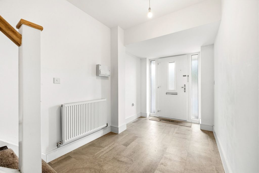 Property photo 3 of 36