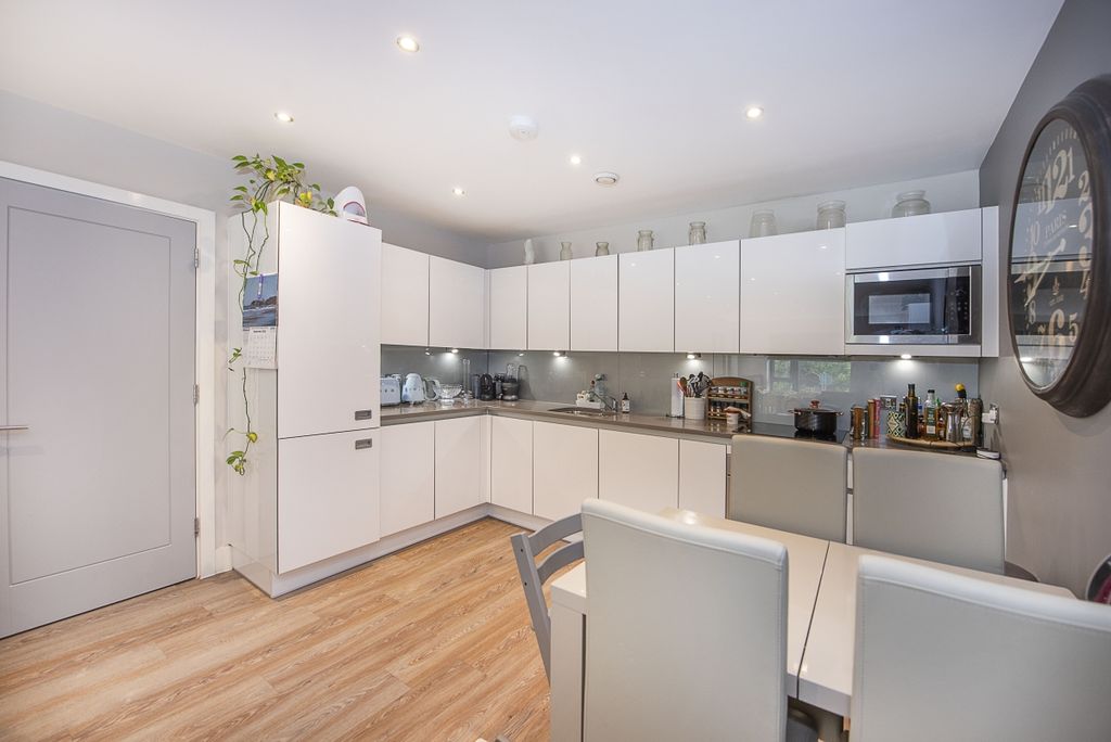 Property photo 3 of 14 Waterside-Apartme...