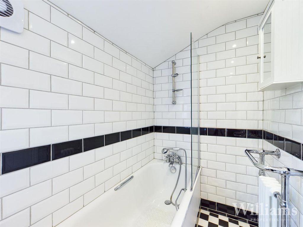 Property photo 3 of 13 Bathroom