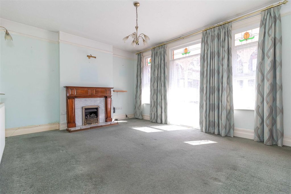 Property photo 3 of 18 Salisbury-03.Jpg