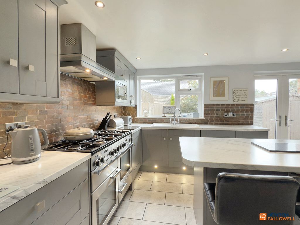 Property photo 3 of 33