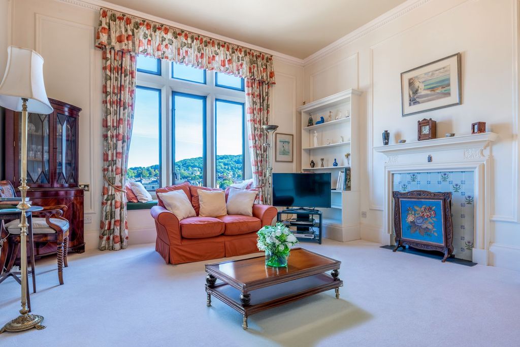 Property photo 2 of 24 7ft High Windows