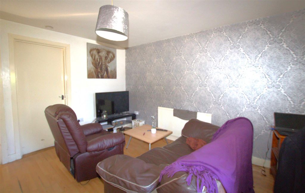 Property photo 2 of 7 Gf Lounge
