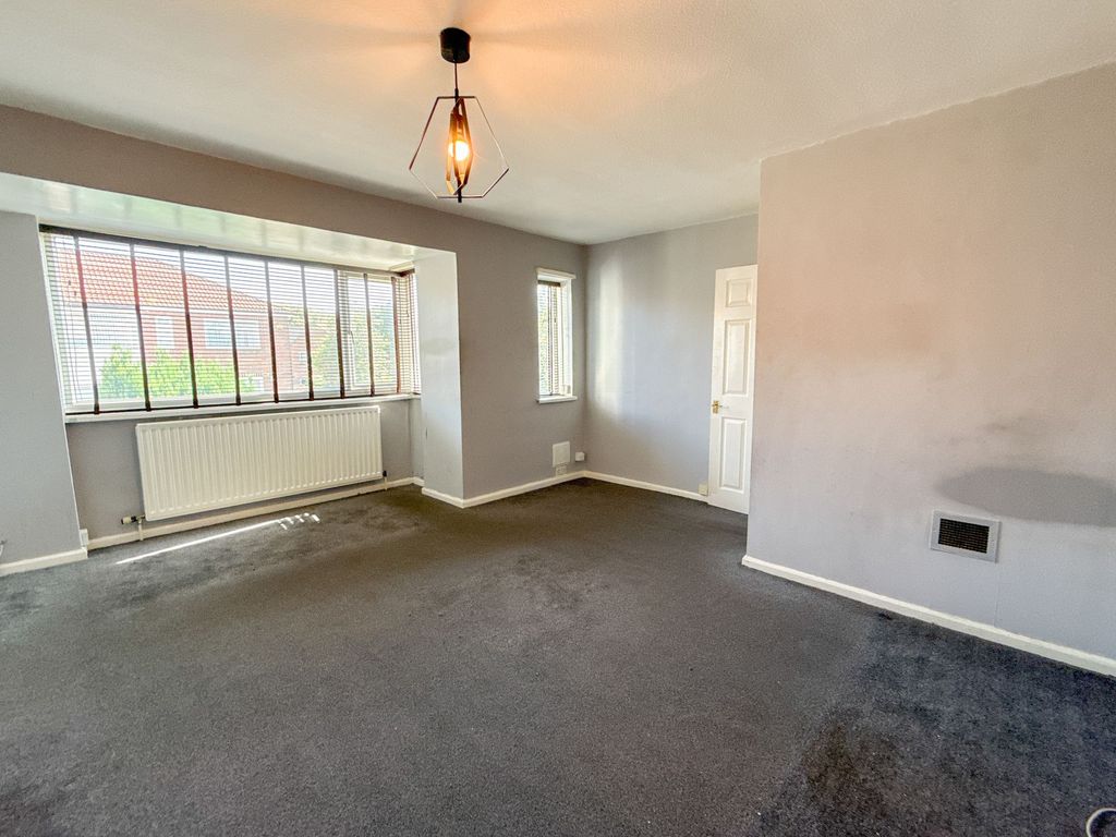 Property photo 2 of 8 Lounge