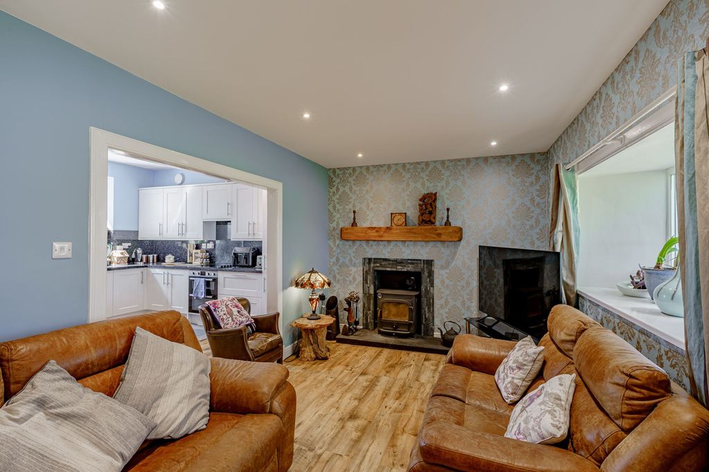 Property photo 3 of 33