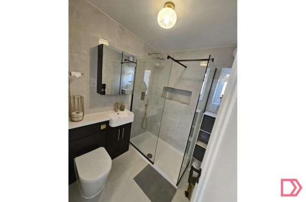 Property photo 1 of 7 Bathroom1.Jpeg