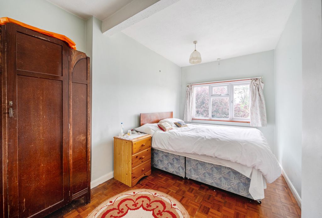 Property photo 3 of 19 1329050-15-687Fb0...