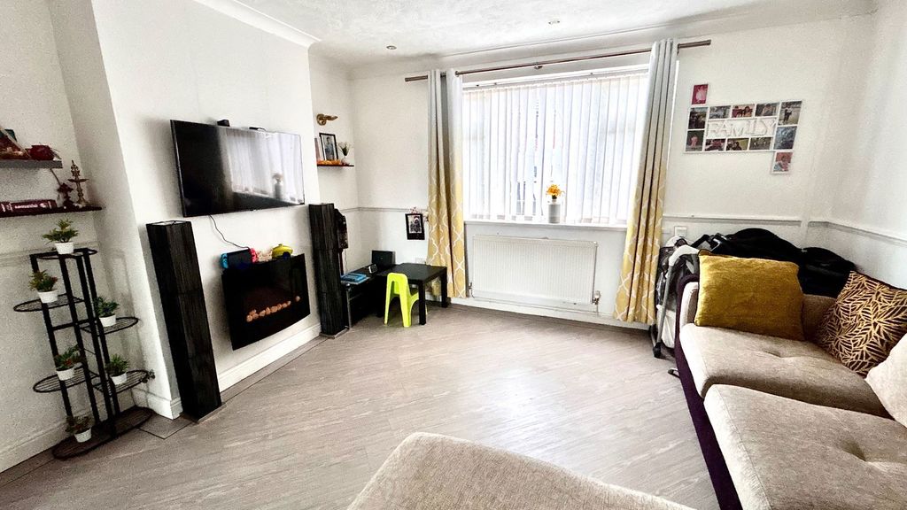 Property photo 3 of 17