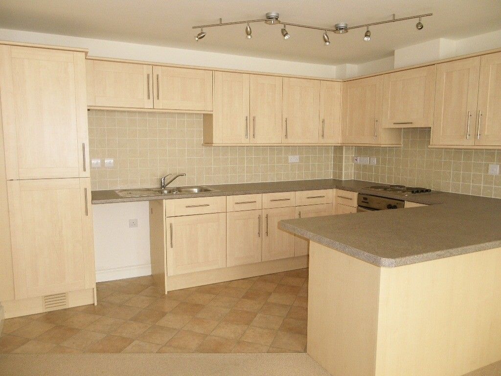 Property photo 3 of 7 Kitchen