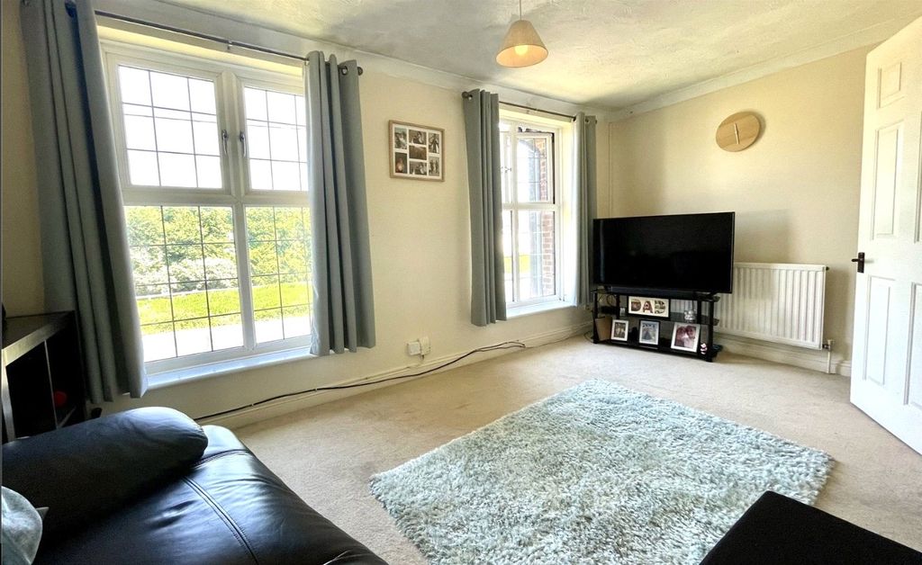 Property photo 3 of 8 Picture No. 05