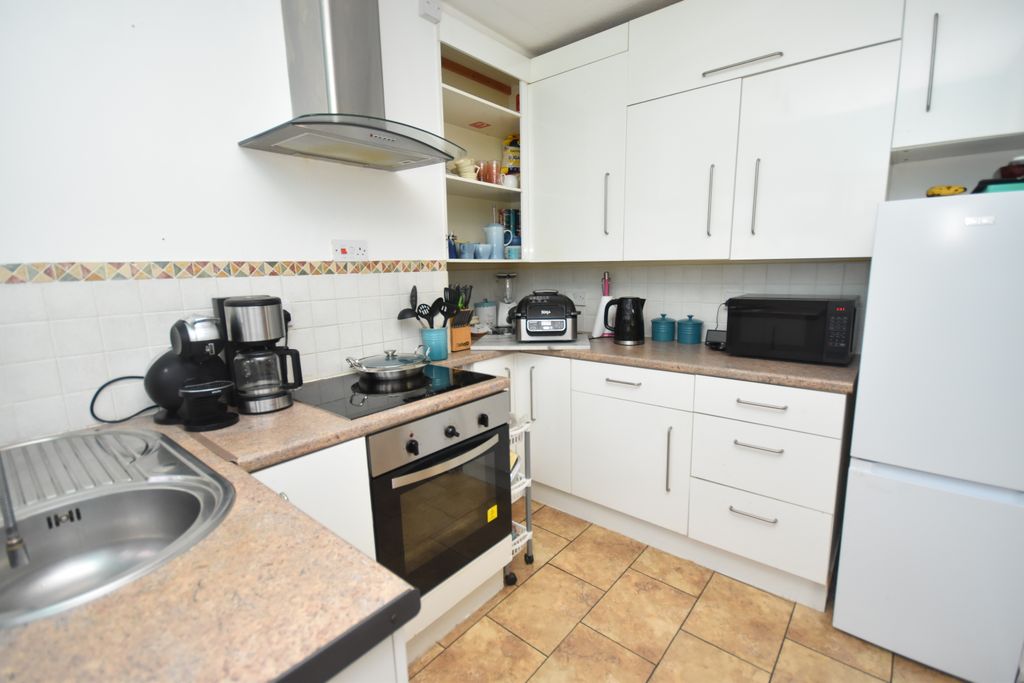 Property photo 2 of 14 Kitchen