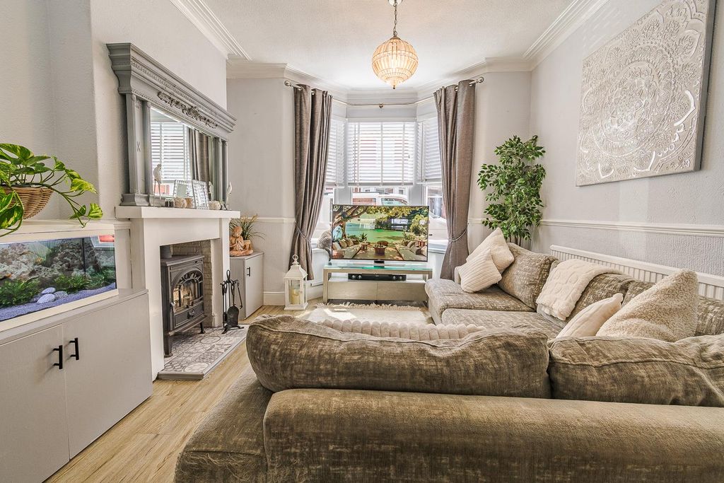 Property photo 2 of 19 Living Room