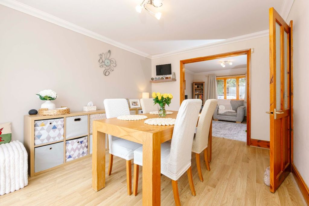Property photo 2 of 32