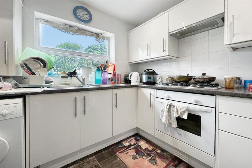 Property photo 2 of 6 Kitchen