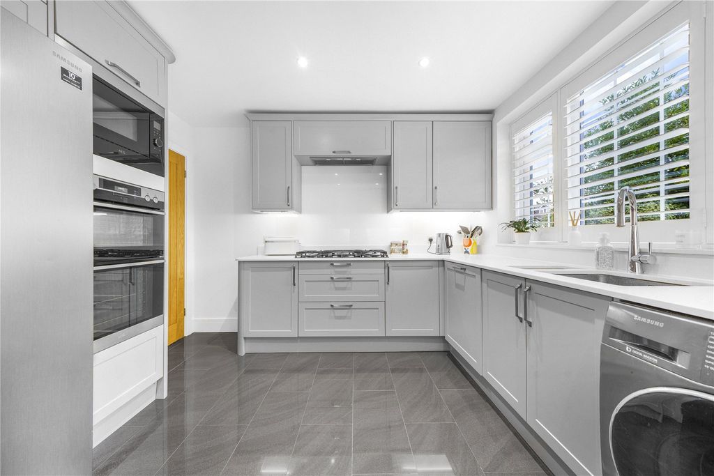 Property photo 3 of 23 Picture No. 13