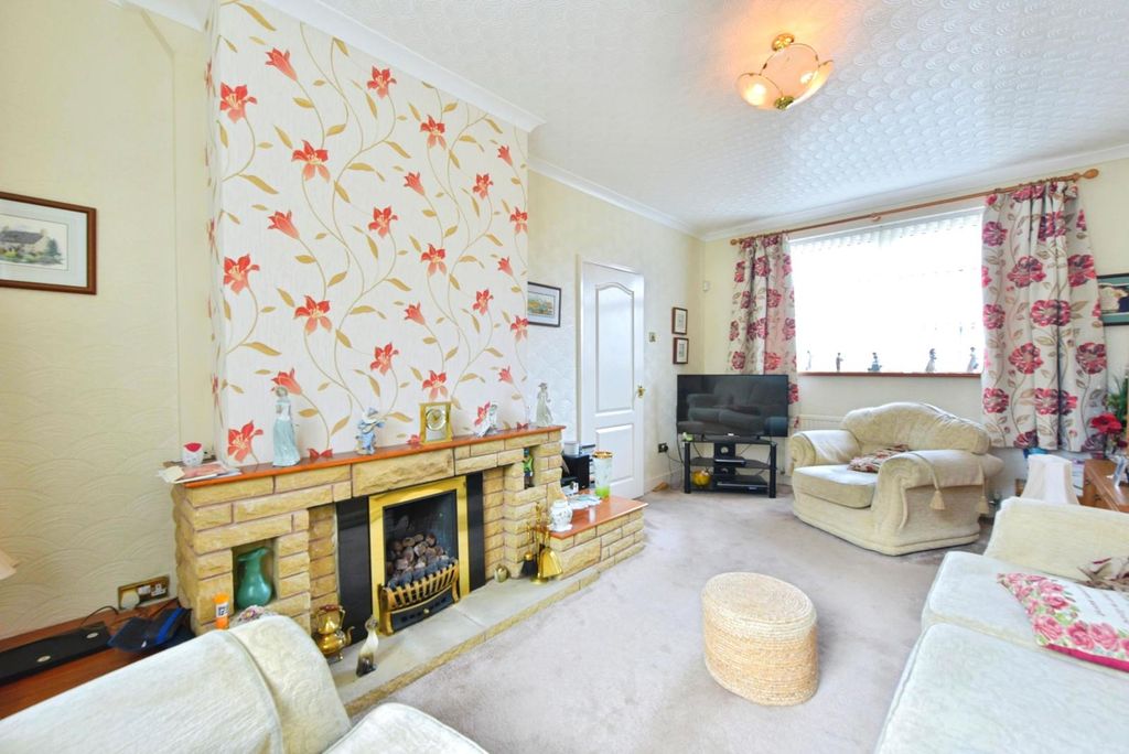 Property photo 3 of 11 Pbox-Img.Jpg