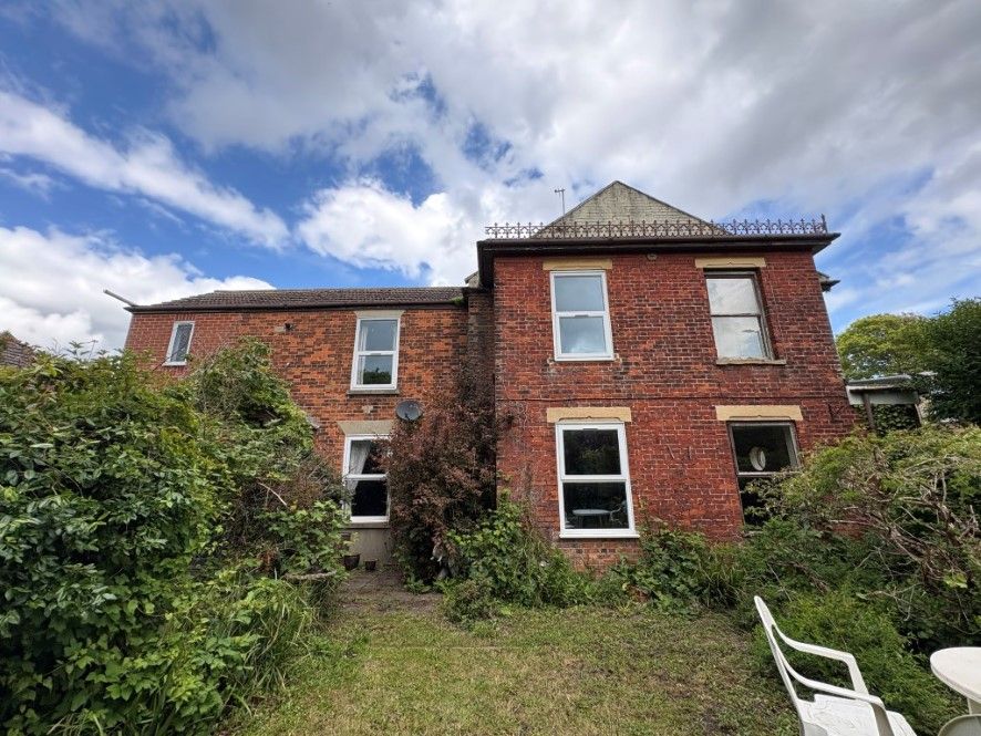 Property photo 2 of 25