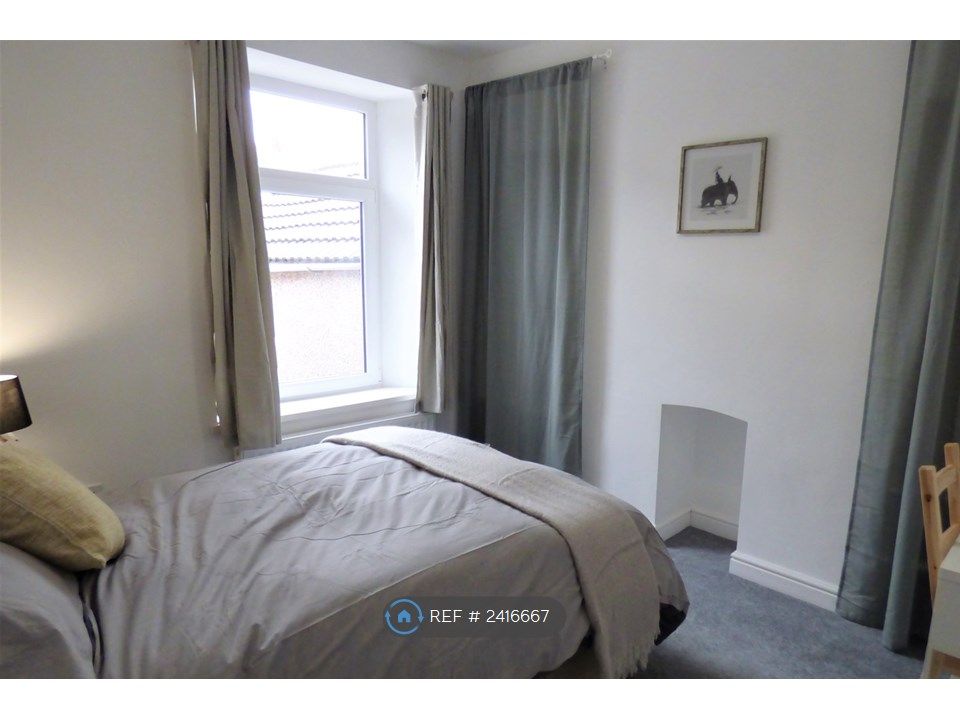 Property photo 1 of 11 Room 3