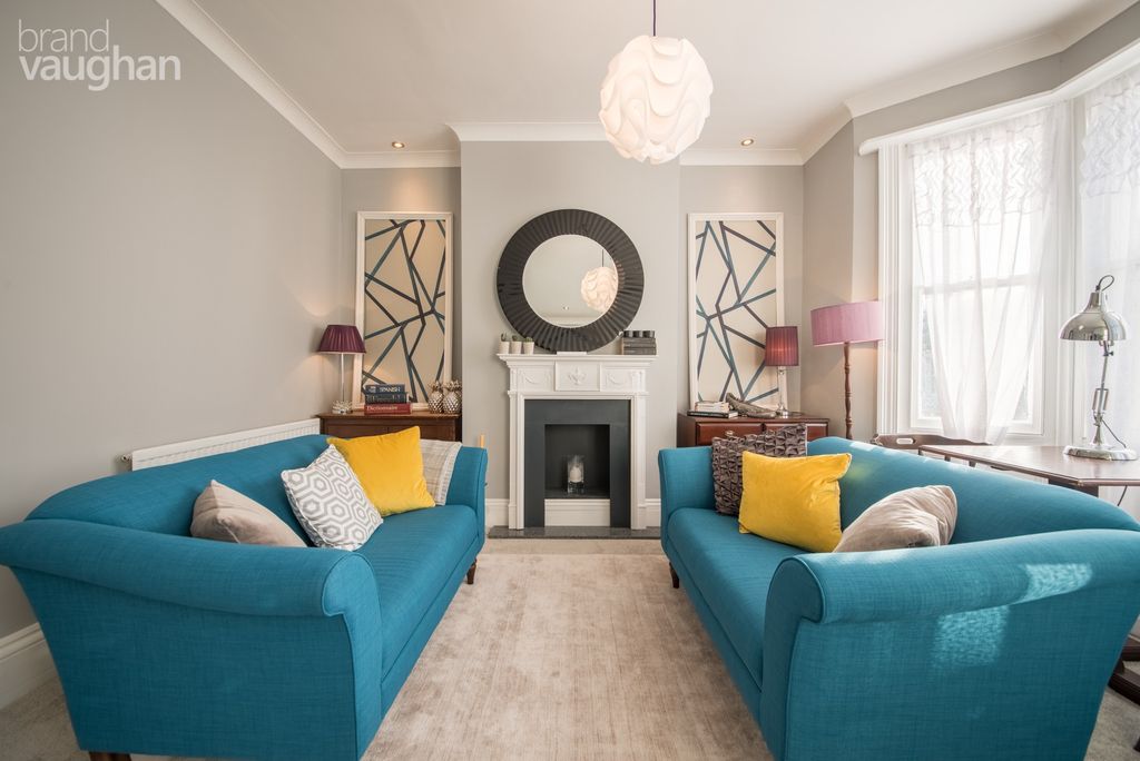 Property photo 2 of 7 Living Room