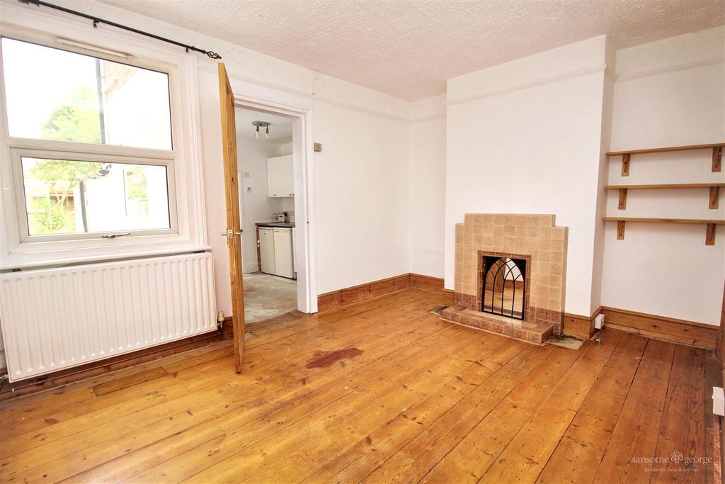 Property photo 3 of 16 Dining Room
