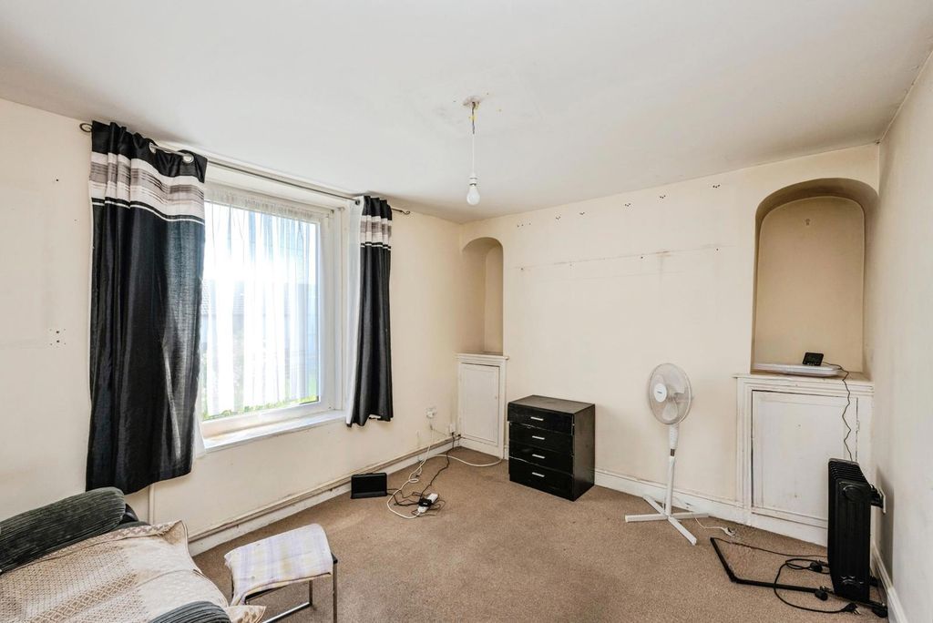 Property photo 2 of 20 Pbox-Img.Jpg