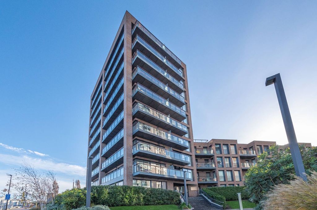 Property photo 1 of 23