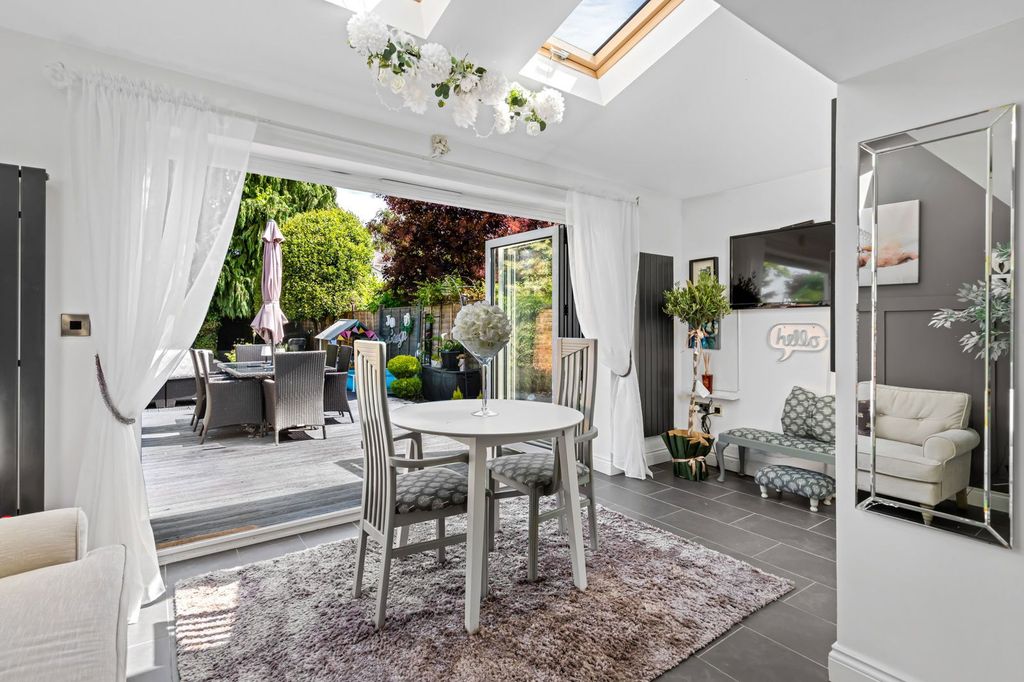 Property photo 3 of 27