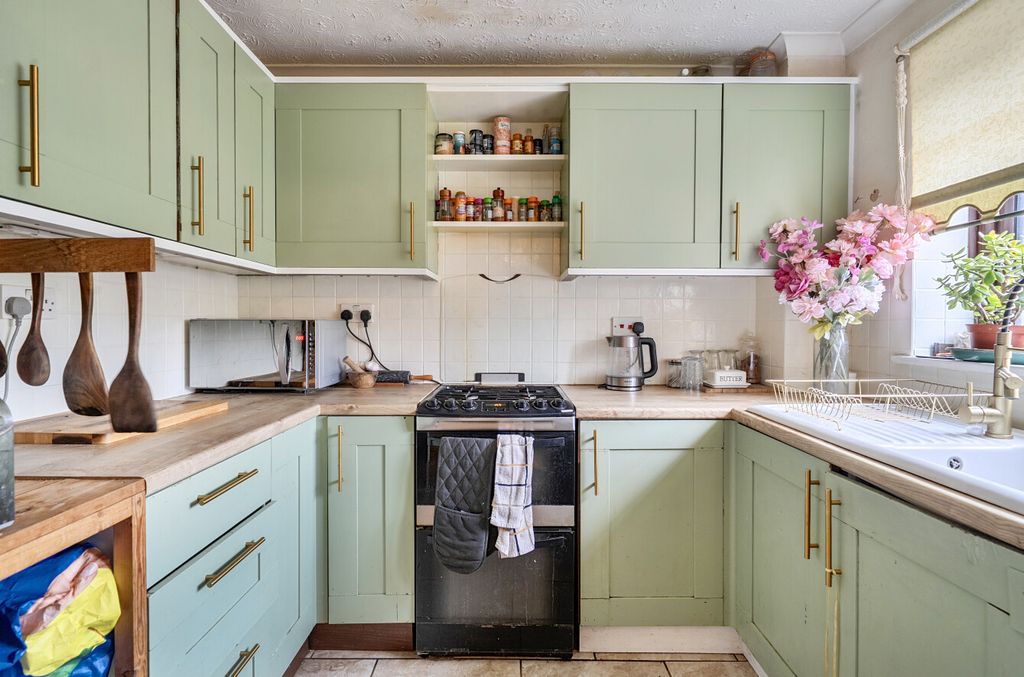 Property photo 2 of 11 15128147