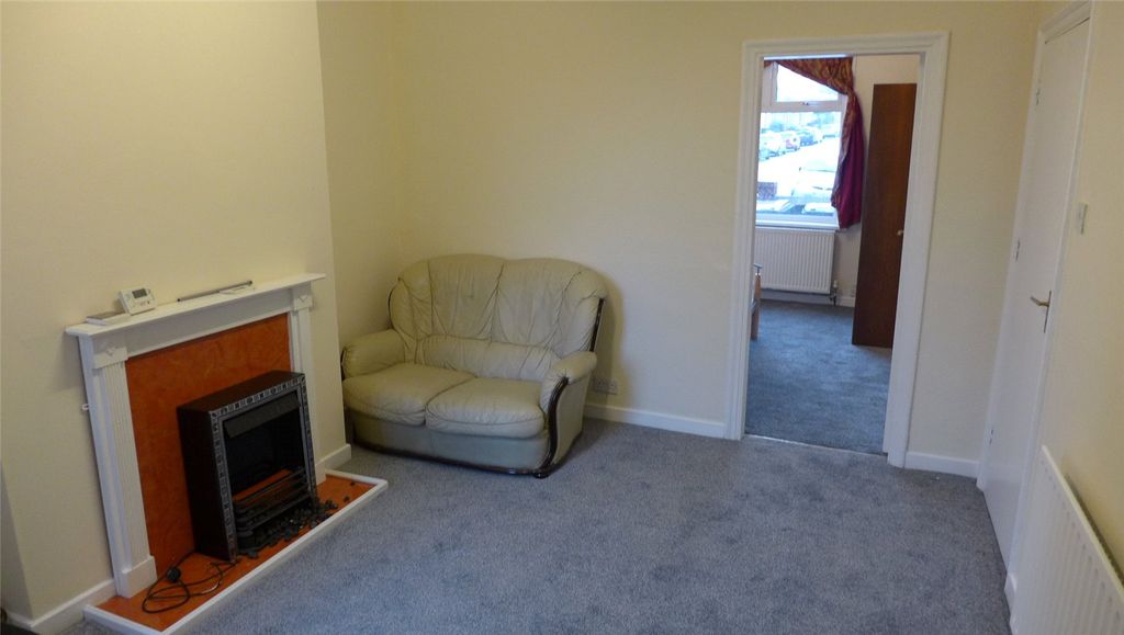 Property photo 3 of 8 Picture No. 06