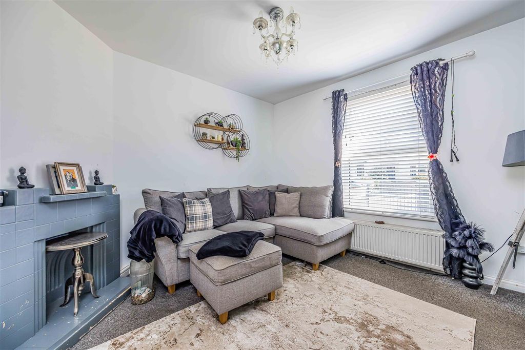 Property photo 3 of 21 Windsor Road, Gosport-Small-Porticomarketing-Nexa-
