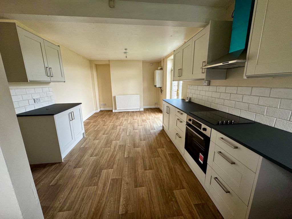 Property photo 3 of 9 Kitchen