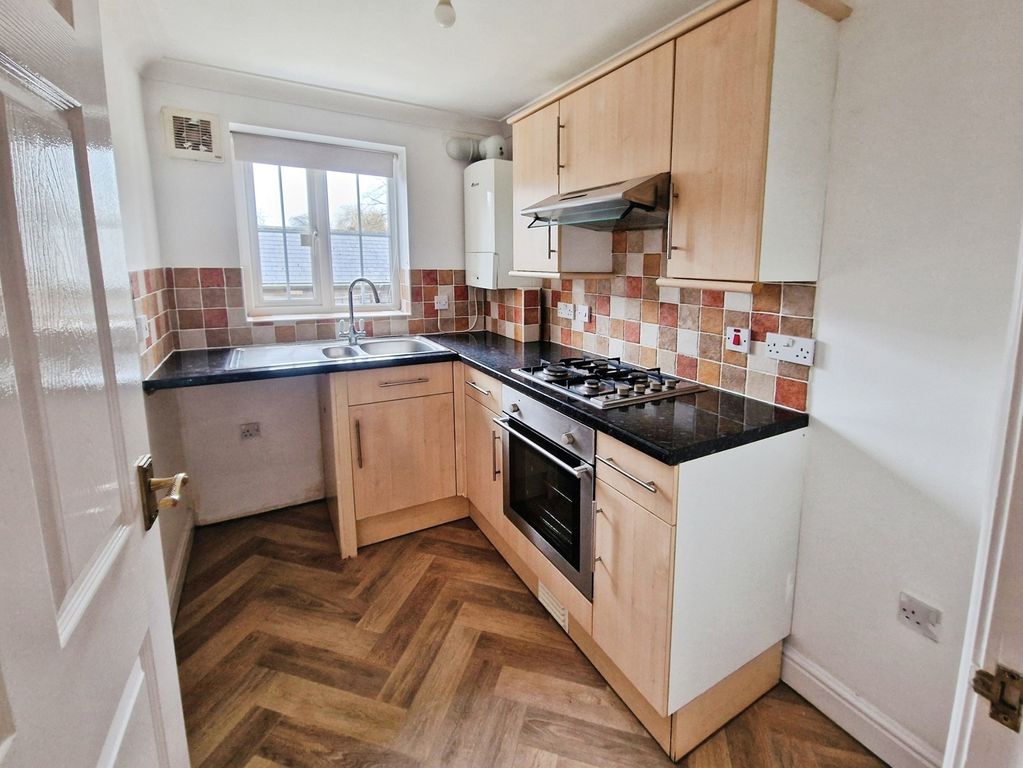 Property photo 3 of 8 Kitchen