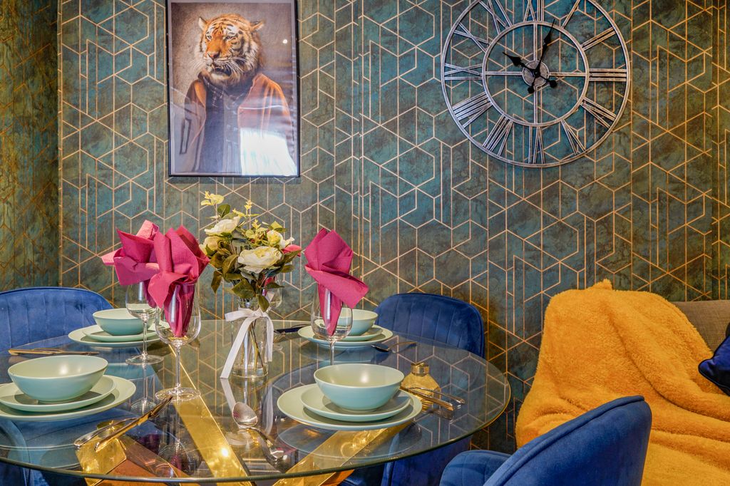 Property photo 2 of 60