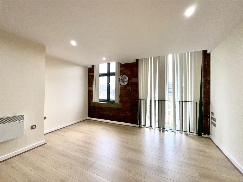 Property photo 1 of 9 Open Plan Lounge/Kitchen
