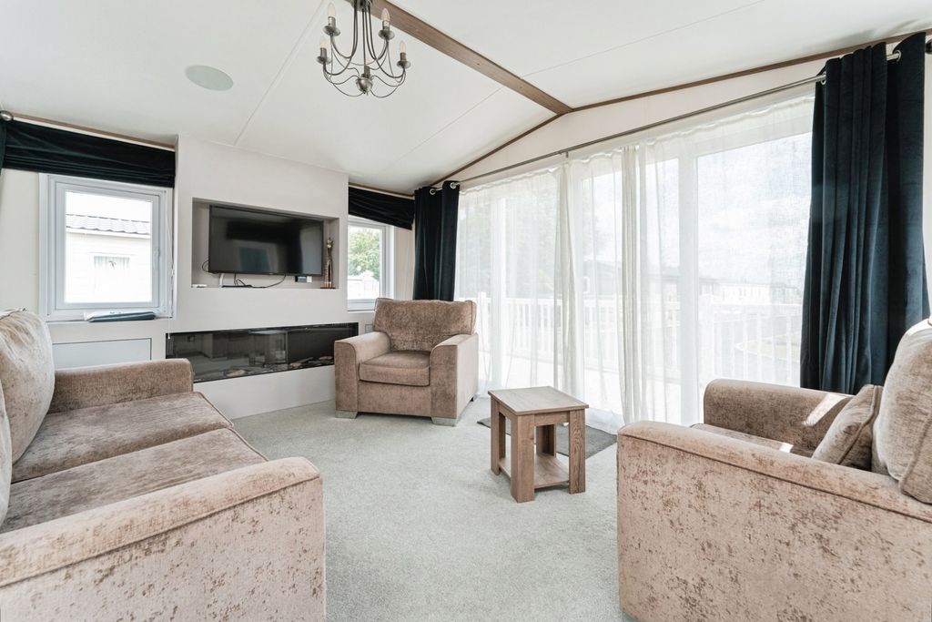 Property photo 3 of 21 Pbox-Img.Jpg