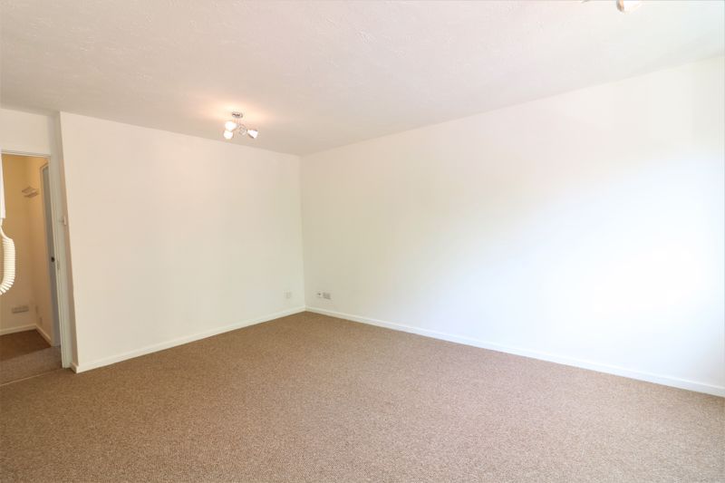 Property photo 3 of 12 Photo 6