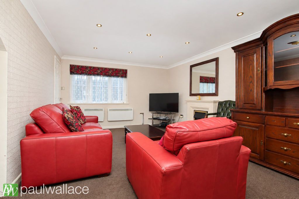 Property photo 2 of 13 Lounge
