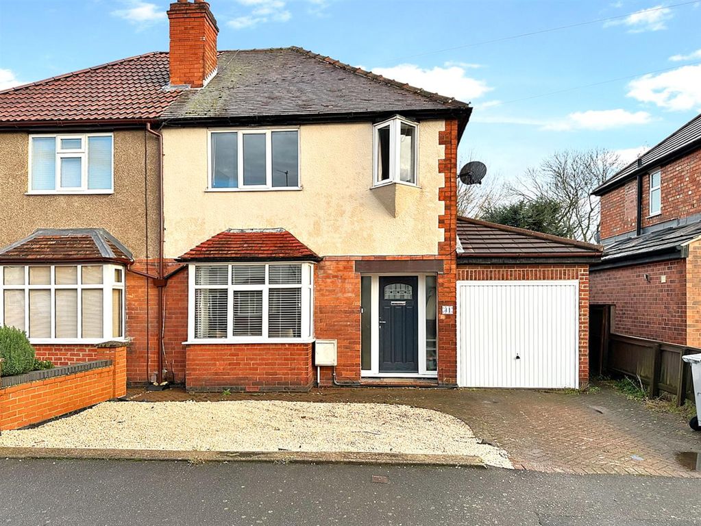 Property photo 1 of 17 Front Aspect 821